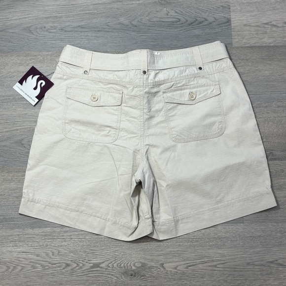 Gloria Vanderbilt Short with Belt - size 12 NWT - Picture 5 of 7